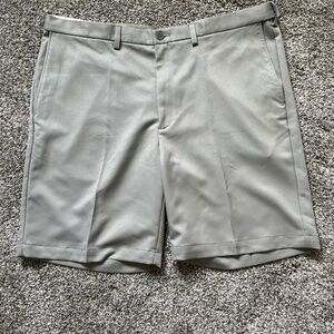 Haggar Men’s Cool 18 Performance Shorts: Gray; Men's Size 42; New with tags